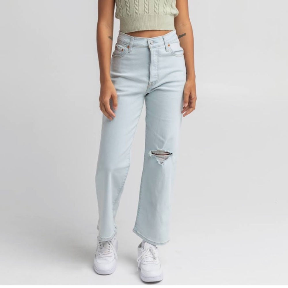 Levi’s Ribcage Straight Ankle Jeans